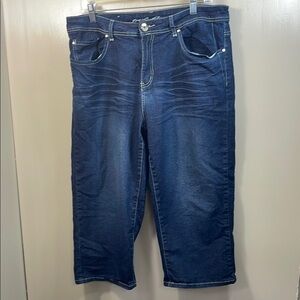 Women Relaxed Fit Blue Jeans capris with Subtle Fading size 16‎